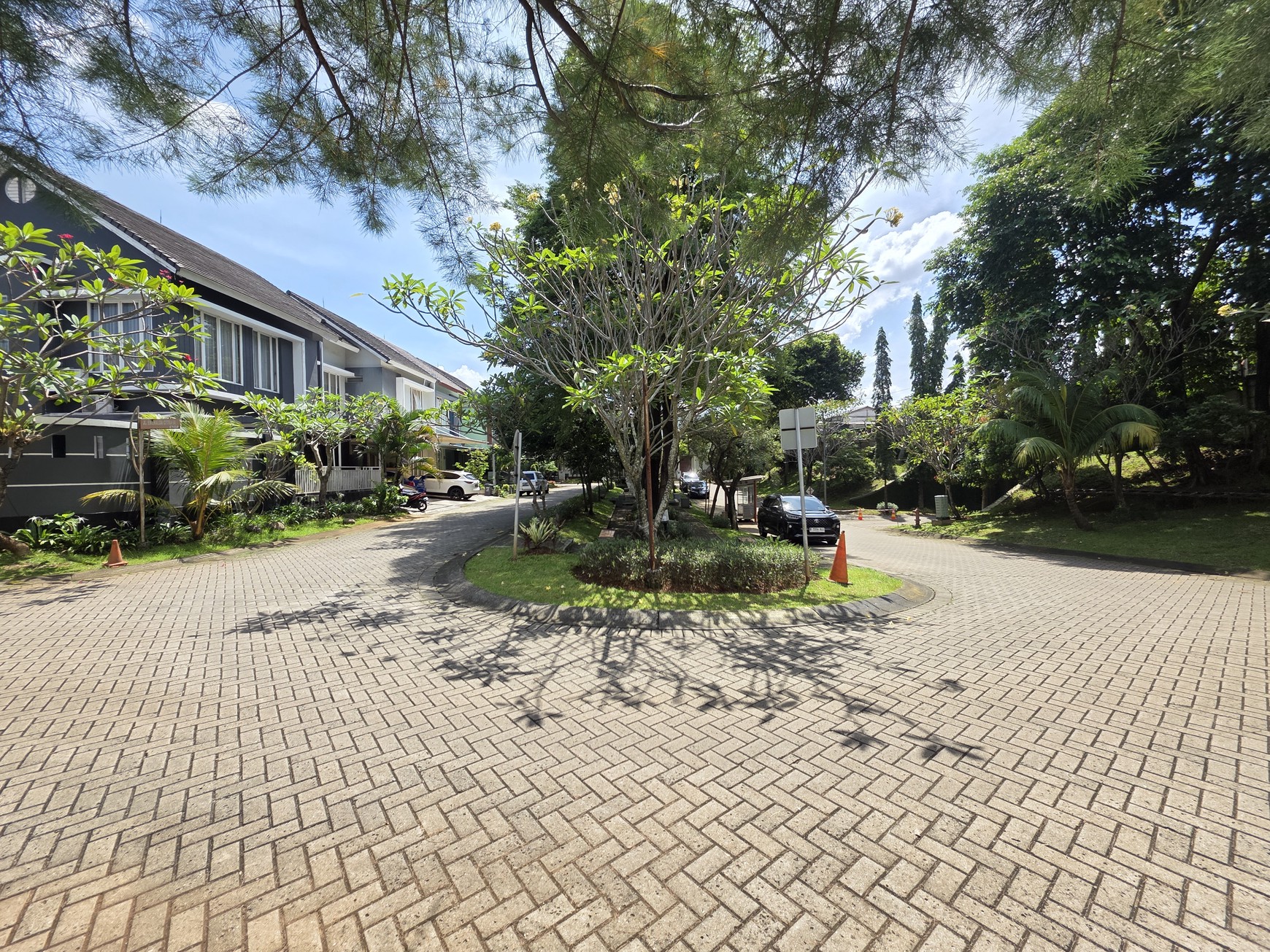 Rumah Bagus Siap Huni Asri di Emerald View, Bintaro Jaya Sektor 9