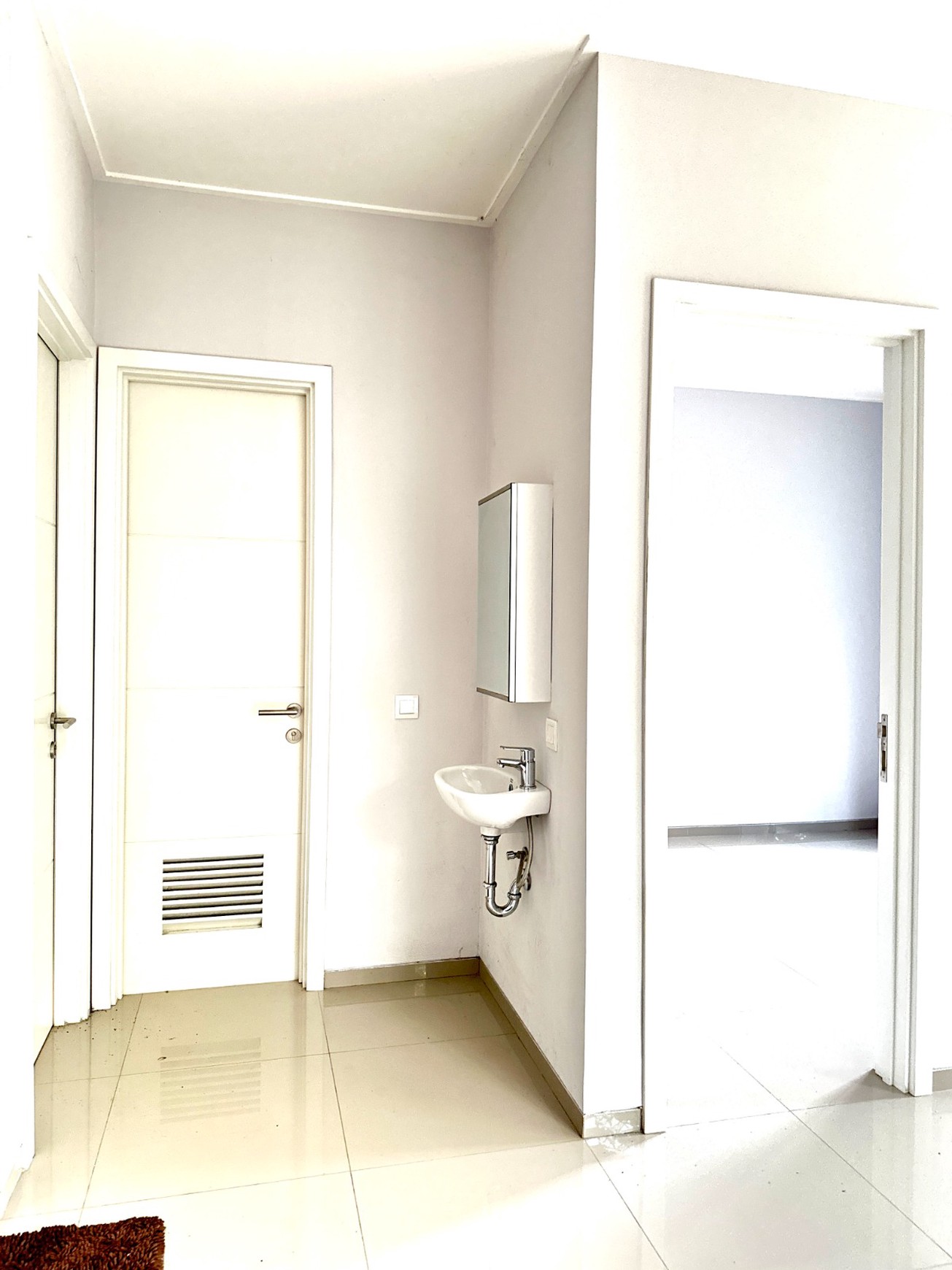 Rumah posisi hoek,keamanan 24 jam di Bintaro Jaya