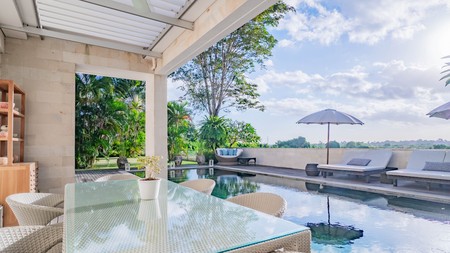 Villa Luas untuk Hidup Santai di Munggu Bali Siap Ditempati