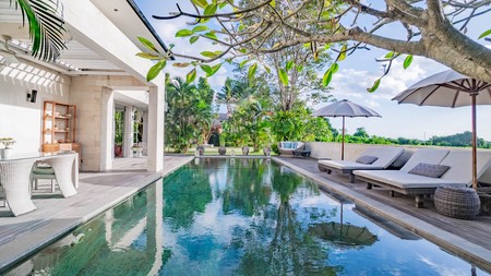 Satu-satunya Rumah Tropis dengan Kebun & Kolam di Munggu Bali