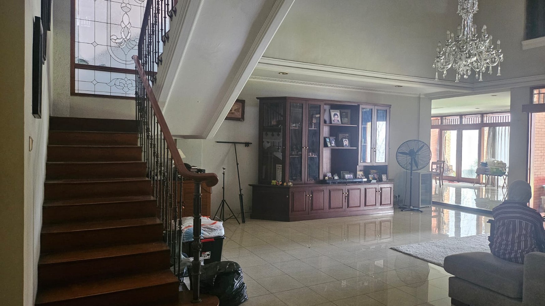 Rumah Asri, luas & nyaman dekat dengan MRT & Busway Spesifikasi,