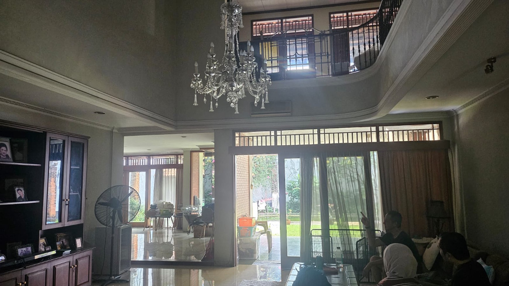 Rumah Asri, luas & nyaman dekat dengan MRT & Busway Spesifikasi,