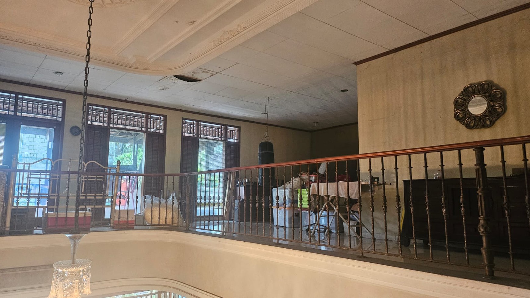 Rumah Asri, luas & nyaman dekat dengan MRT & Busway Spesifikasi,