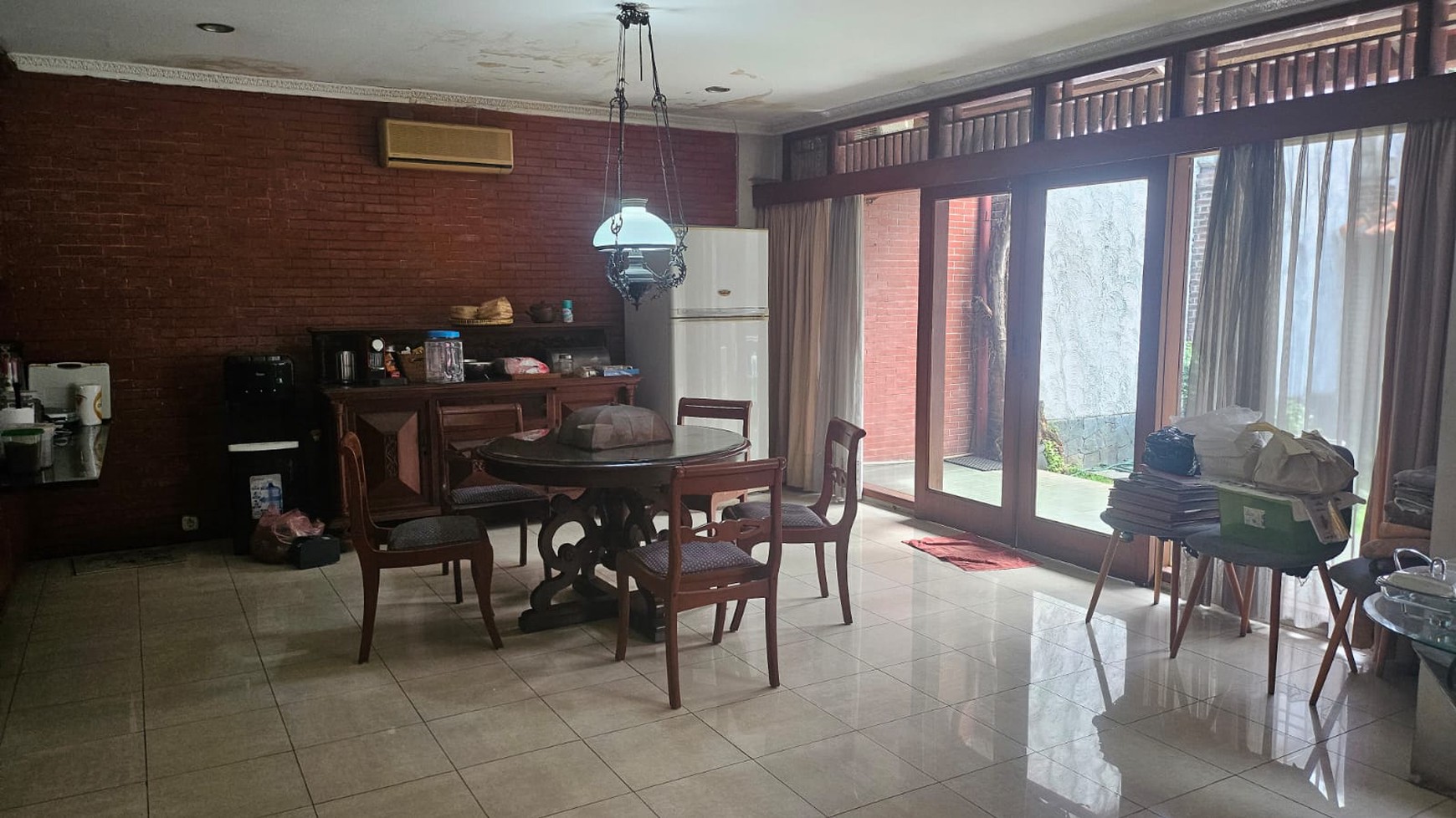 Rumah Asri, luas & nyaman dekat dengan MRT & Busway Spesifikasi,