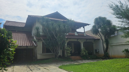  Rumah Asri, luas & nyaman dekat dengan MRT & Busway  Spesifikasi,