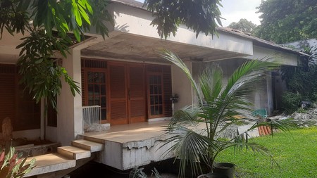 Rumah nyaman di Kemang dekat ke mall Kemang Village 
