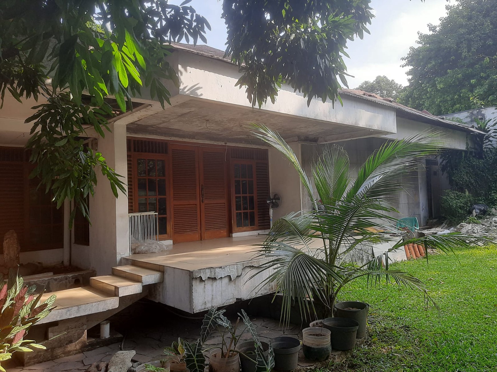Rumah nyaman di Kemang dekat ke mall Kemang Village