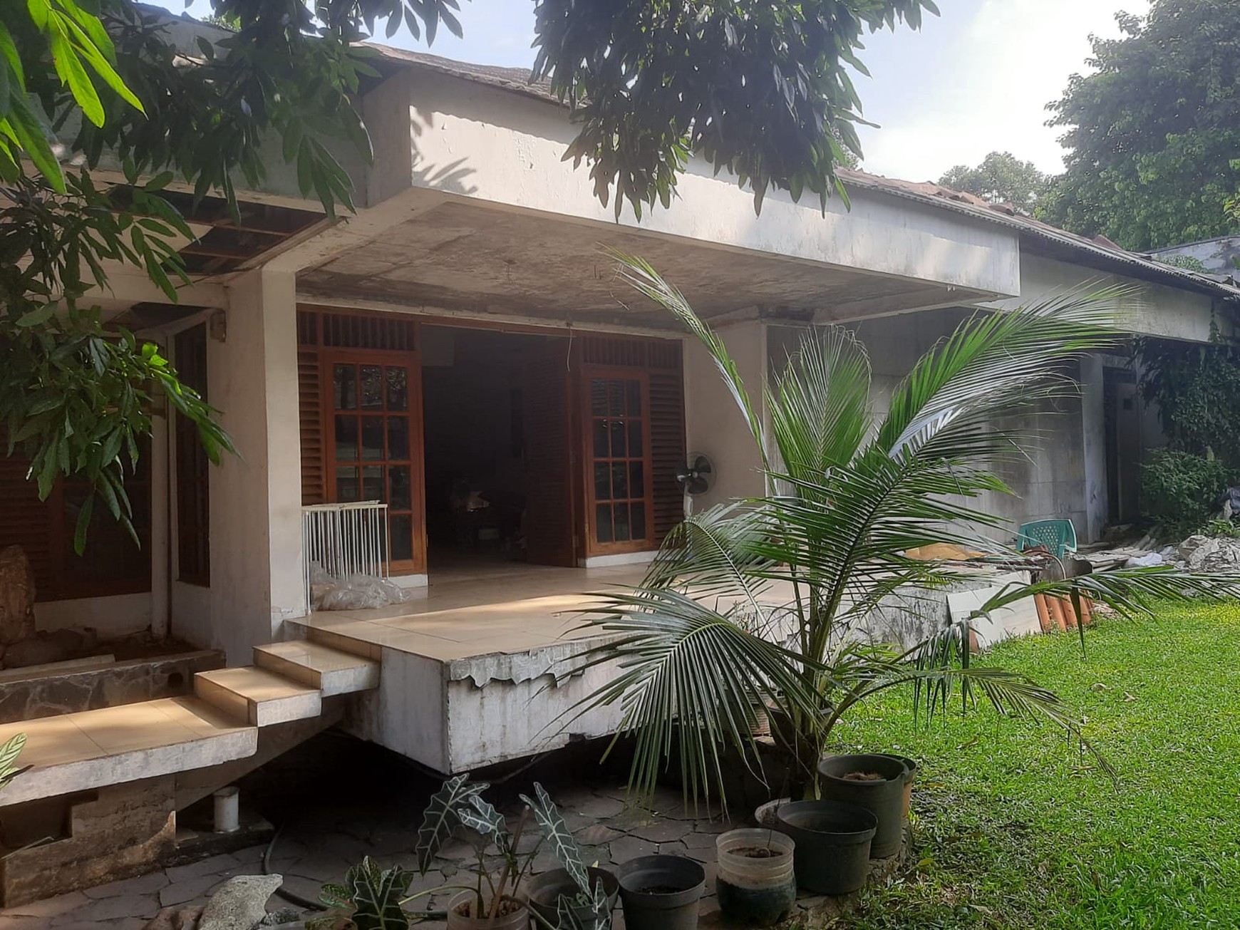 Rumah nyaman di Kemang dekat ke mall Kemang Village