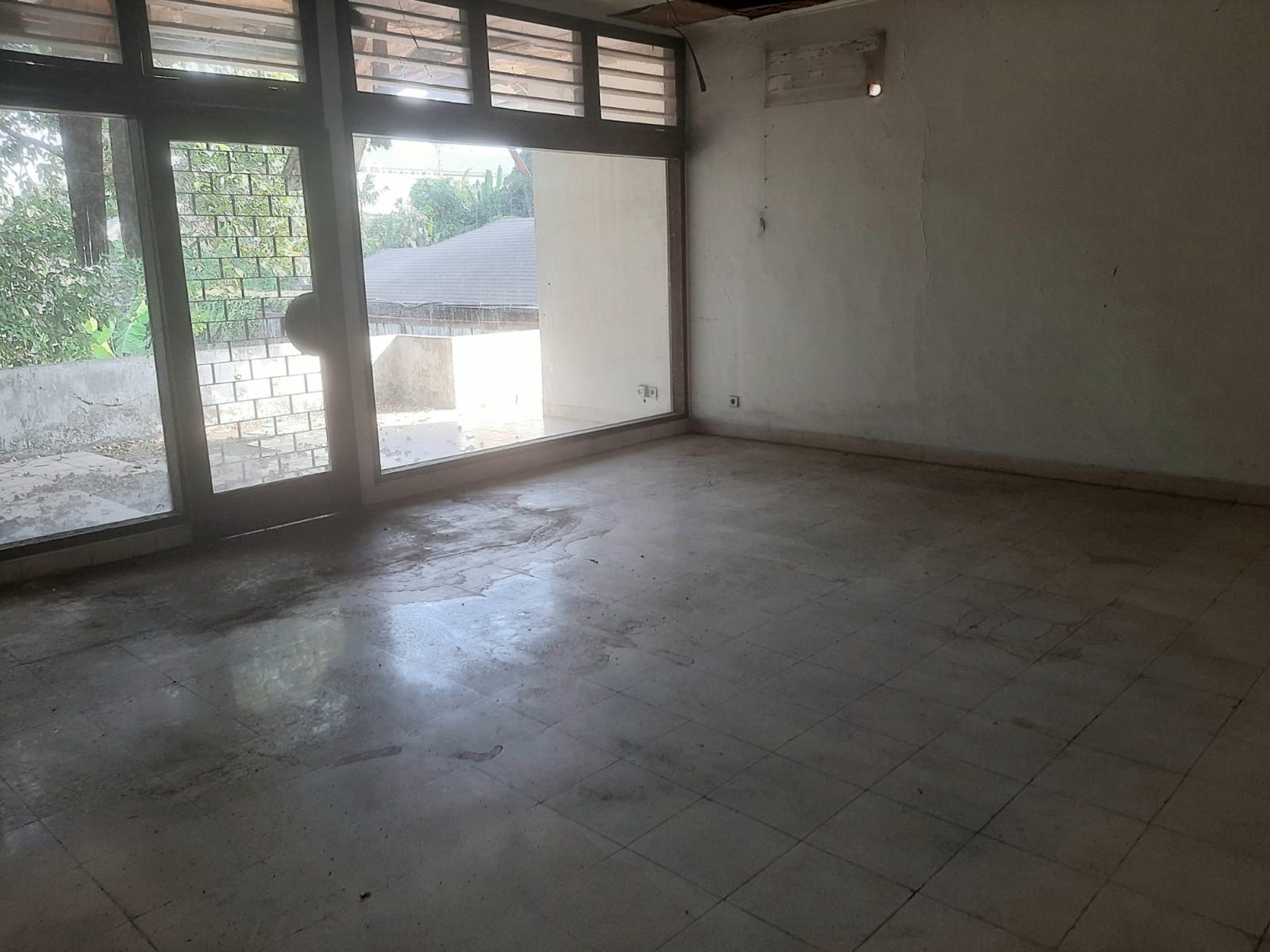 Rumah nyaman di Kemang dekat ke mall Kemang Village