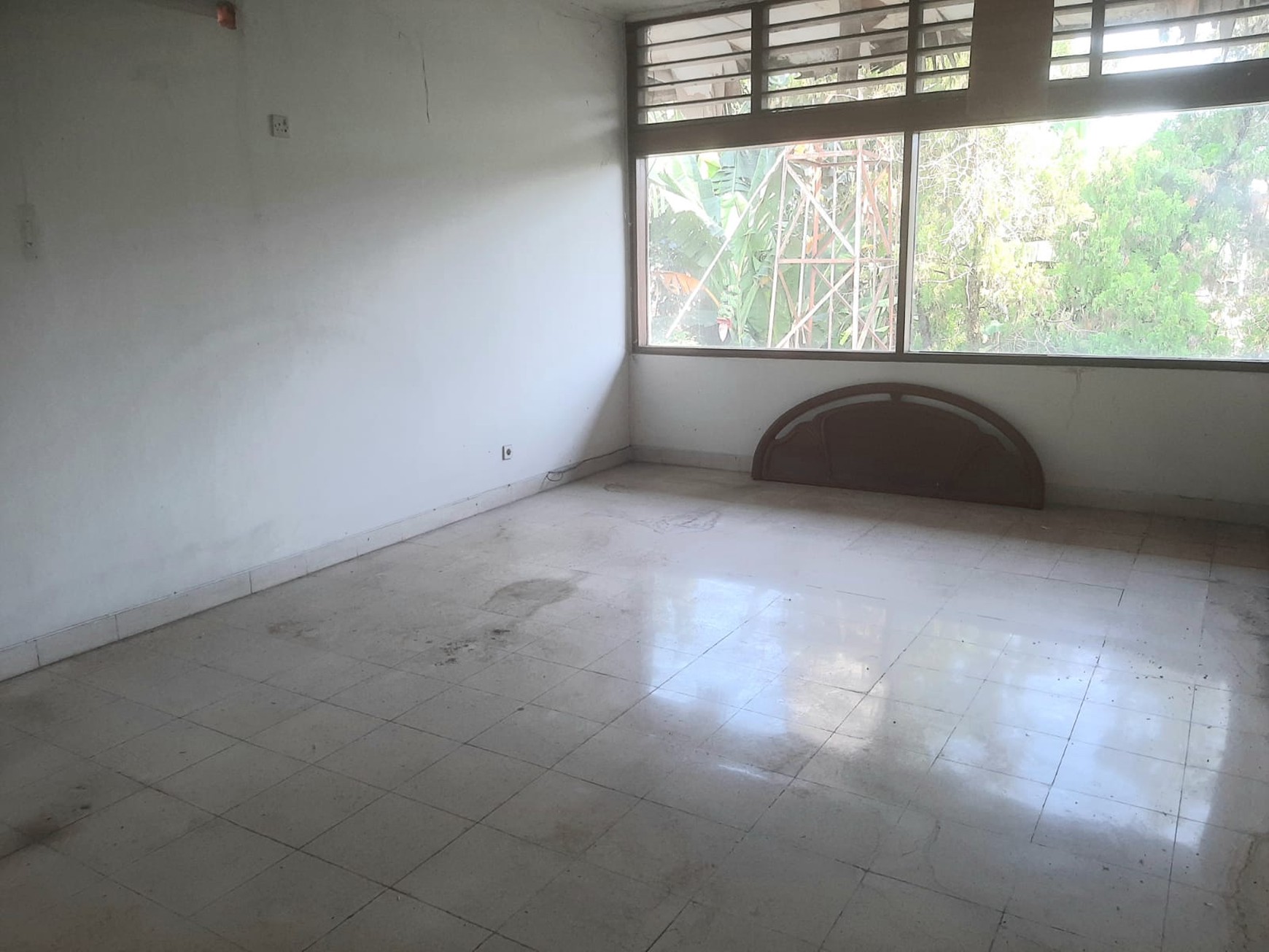 Rumah nyaman di Kemang dekat ke mall Kemang Village