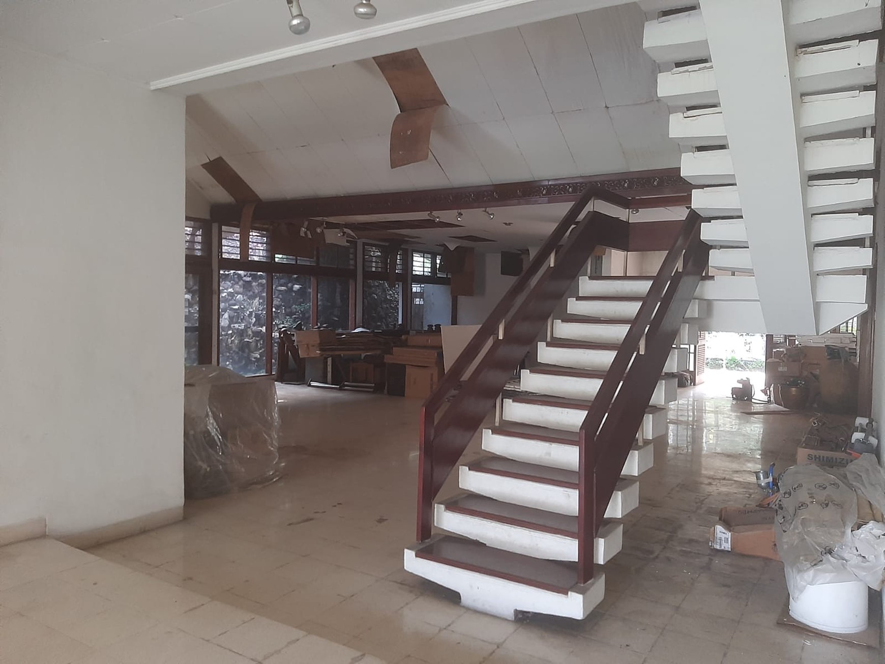 Rumah nyaman di Kemang dekat ke mall Kemang Village
