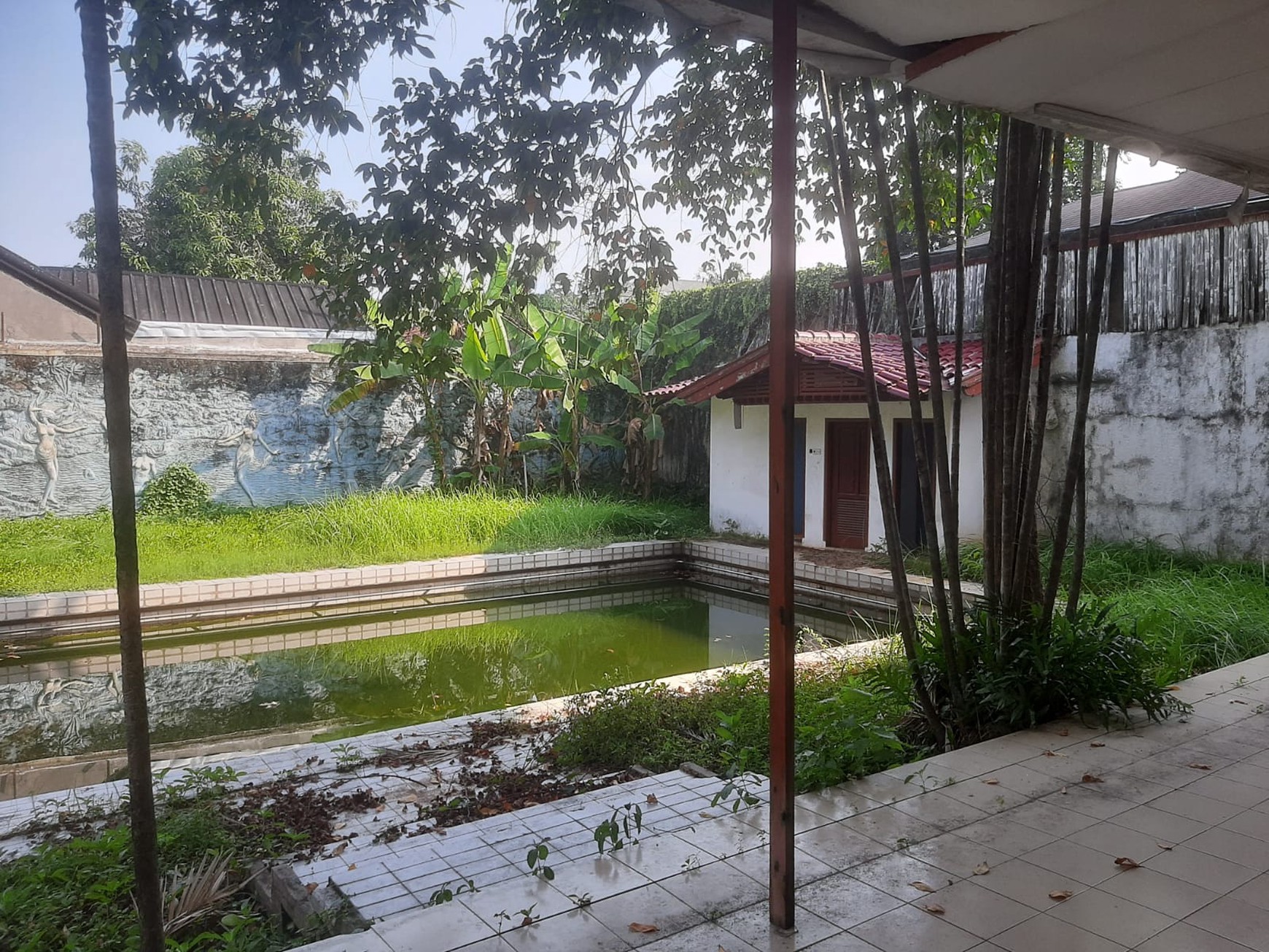 Rumah nyaman di Kemang dekat ke mall Kemang Village