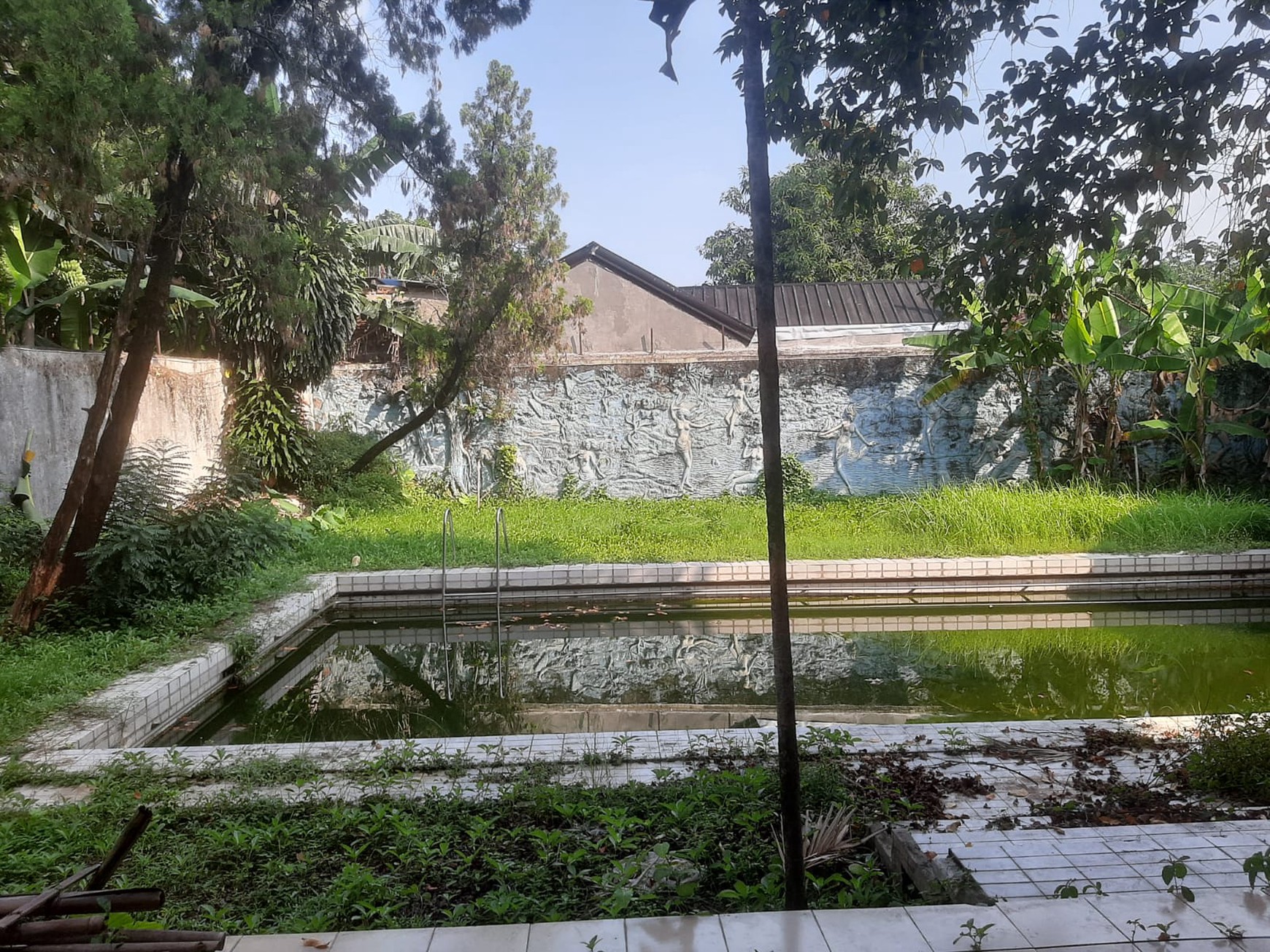 Rumah nyaman di Kemang dekat ke mall Kemang Village