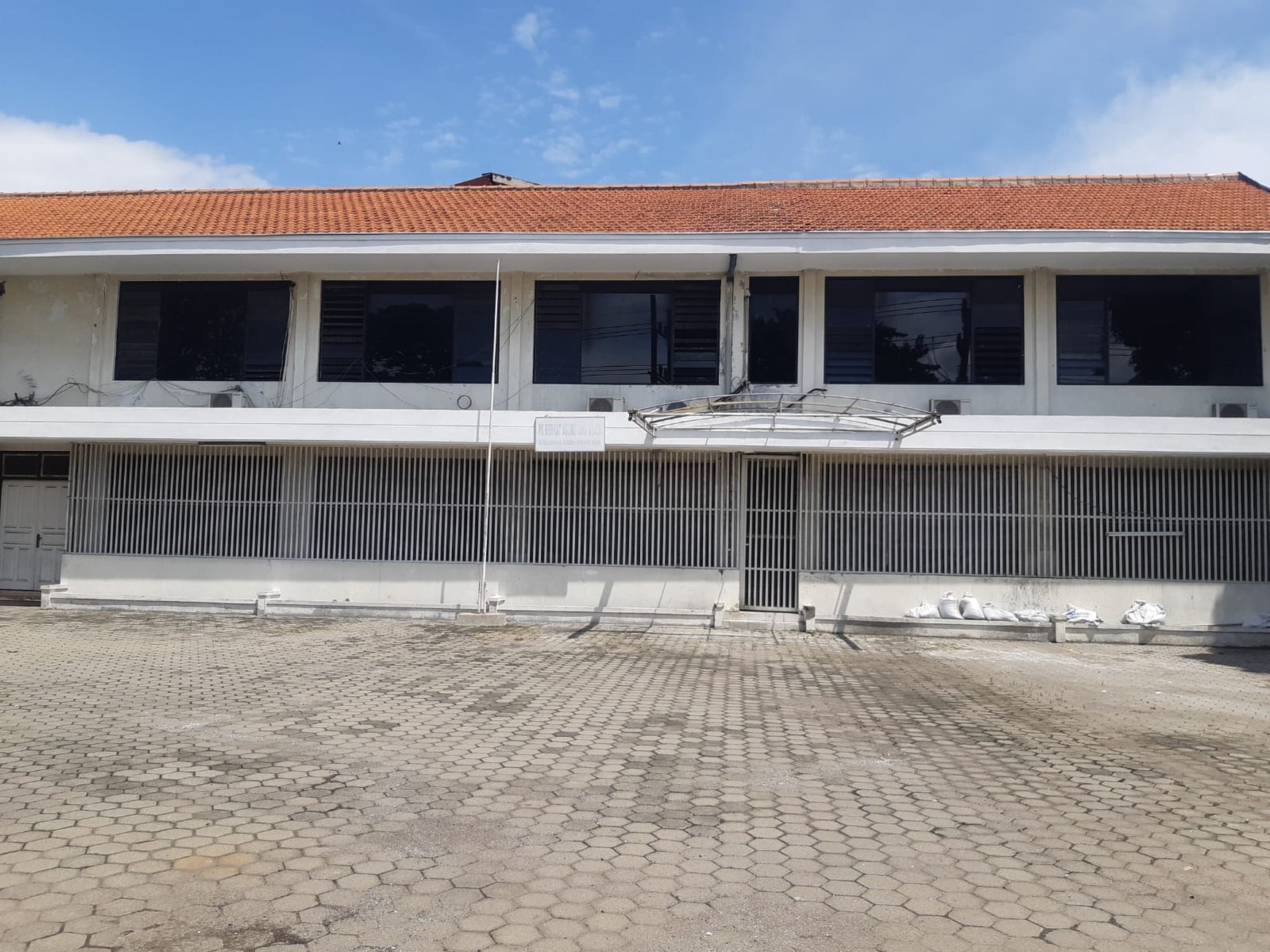 DI JUAL BANGUNAN EKS PABRIK DI JALAN RAYA BOBOH GRESIK
