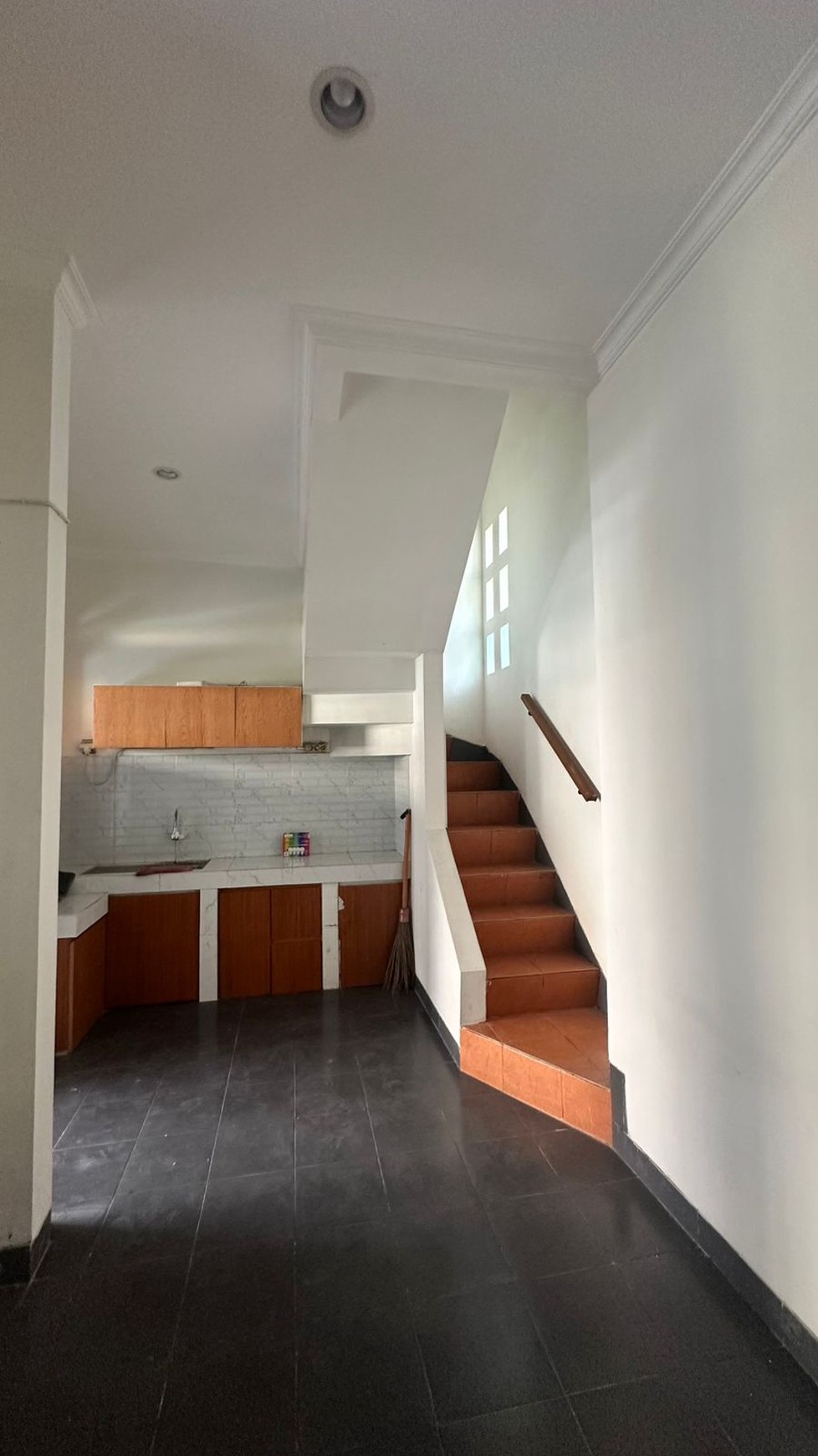 Disewakan Rumah Cantik 2 Lantai Siap Huni @Bintaro -Sektor 9
