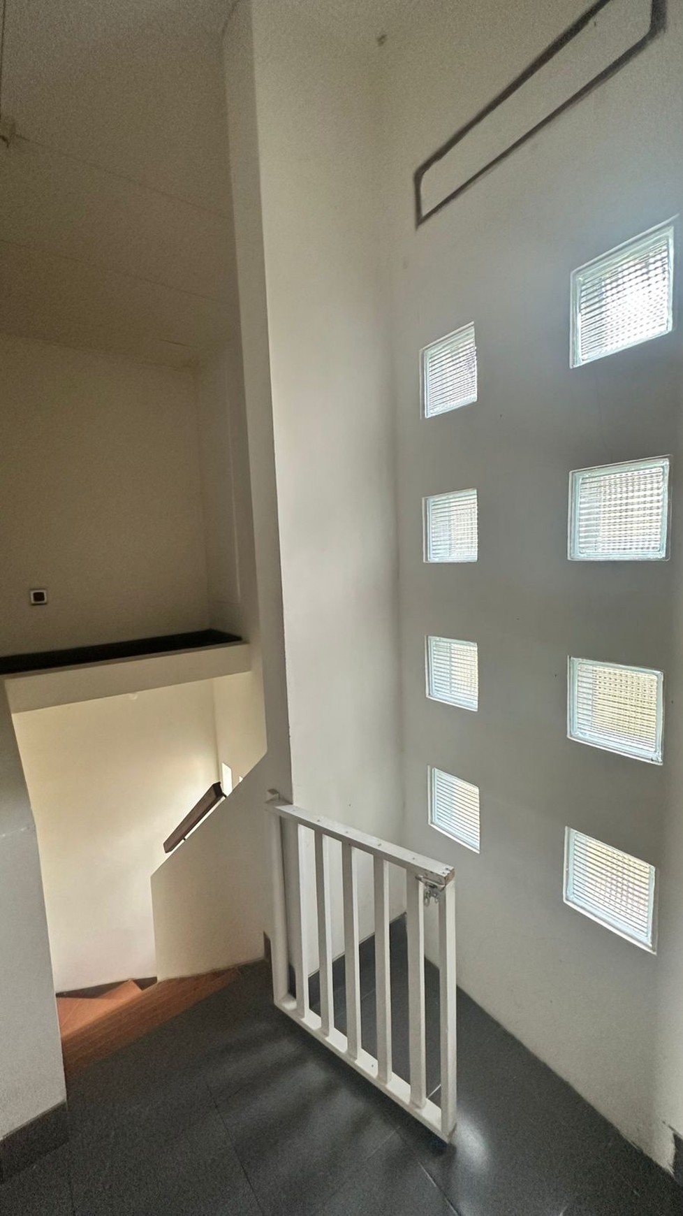 Disewakan Rumah Cantik 2 Lantai Siap Huni @Bintaro -Sektor 9