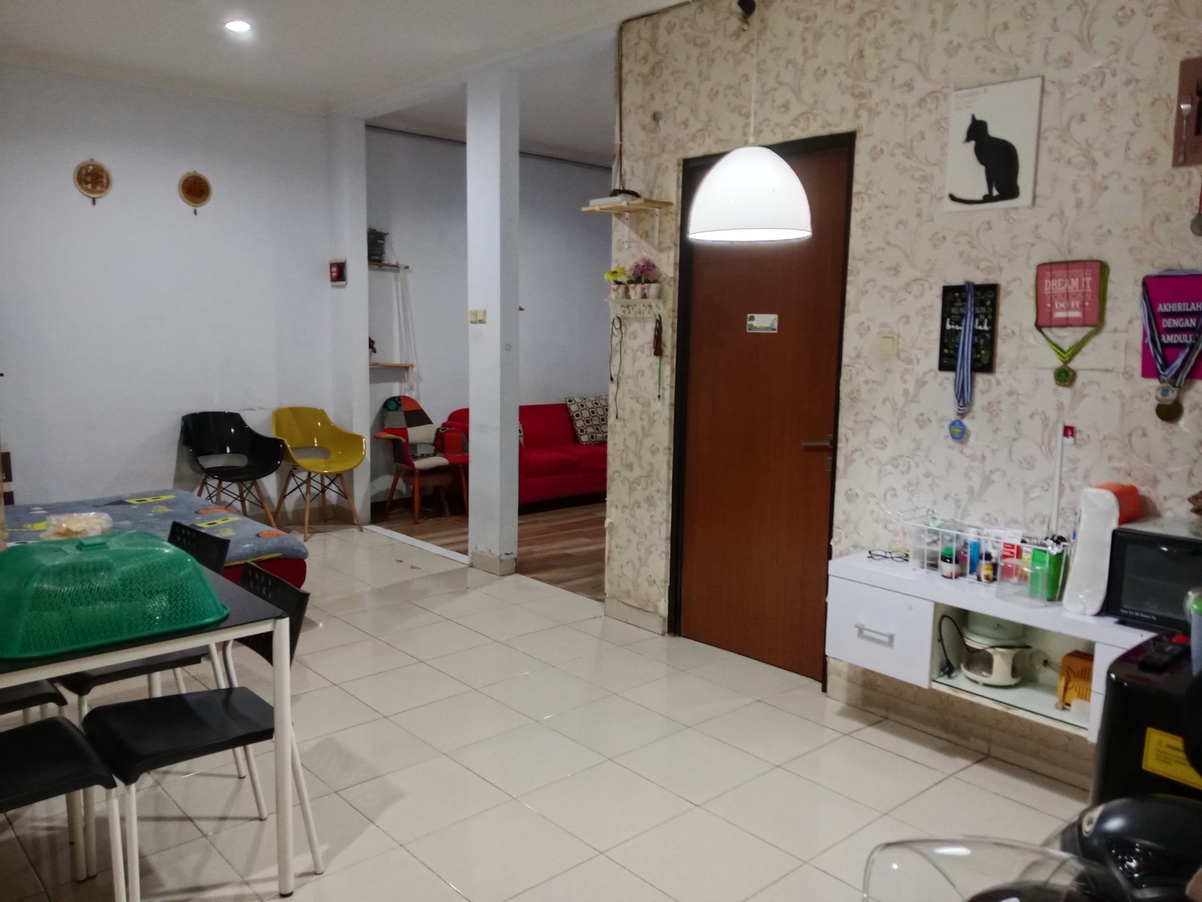 Rumah Hook Siap Huni di Cirendeu, Ciputat