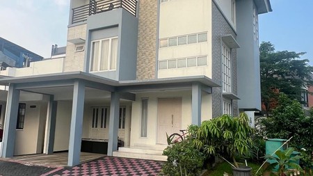 Rumah Mandiri 3 Lantai Depan Taman The Icon BSD city 
