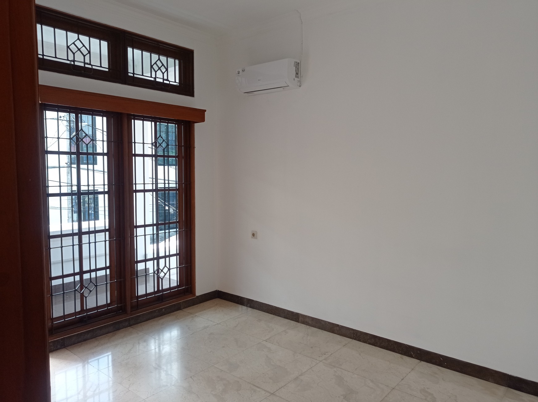 RUMAH DIJUAL JALAN CIAWI KEBAYORAN BARU JAKARTA SELATAN