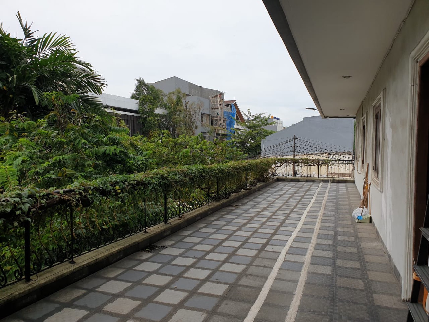 Rumah diarea perdagangan 3 unit jadi 1 Ratu Kemuning Duri Kepa Kebon Jeruk jual segera sampai jadi hot price