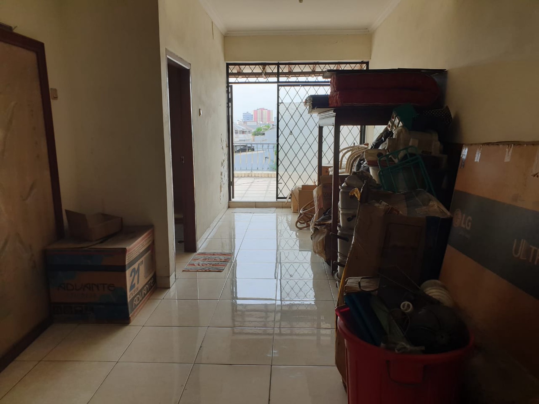 Rumah diarea perdagangan 3 unit jadi 1 Ratu Kemuning Duri Kepa Kebon Jeruk jual segera sampai jadi hot price