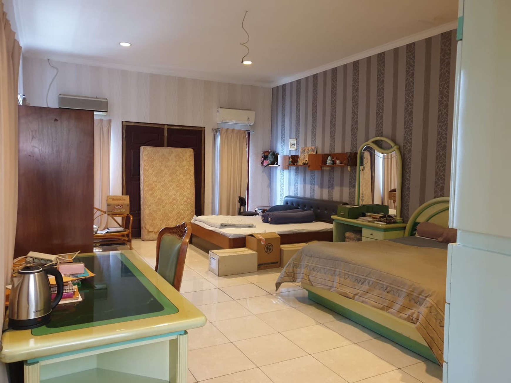 Rumah diarea perdagangan 3 unit jadi 1 Ratu Kemuning Duri Kepa Kebon Jeruk jual segera sampai jadi hot price