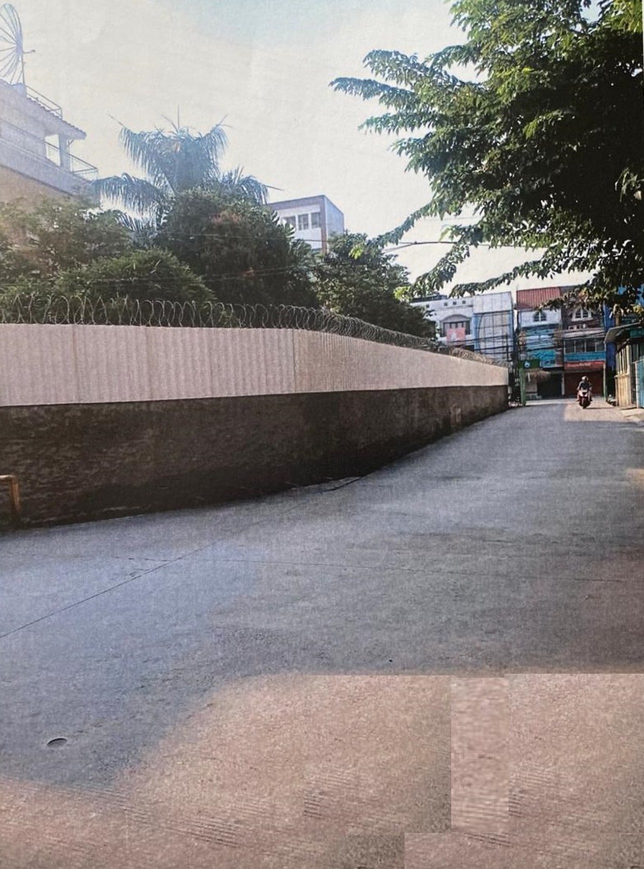 Rumah diarea perdagangan 3 unit jadi 1 Ratu Kemuning Duri Kepa Kebon Jeruk jual segera sampai jadi hot price