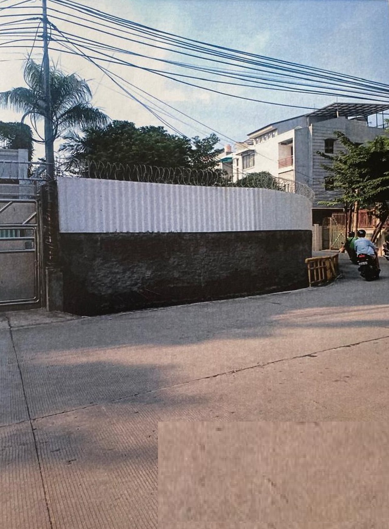 Rumah diarea perdagangan 3 unit jadi 1 Ratu Kemuning Duri Kepa Kebon Jeruk jual segera sampai jadi hot price