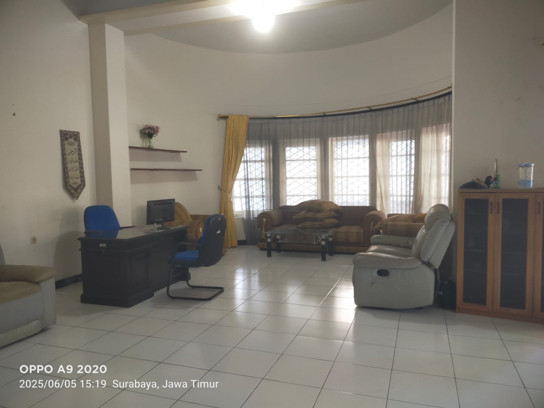 Disewakan Rumah Komersial bergaya kolonial Jl. Kartini Pusat kota Surabaya