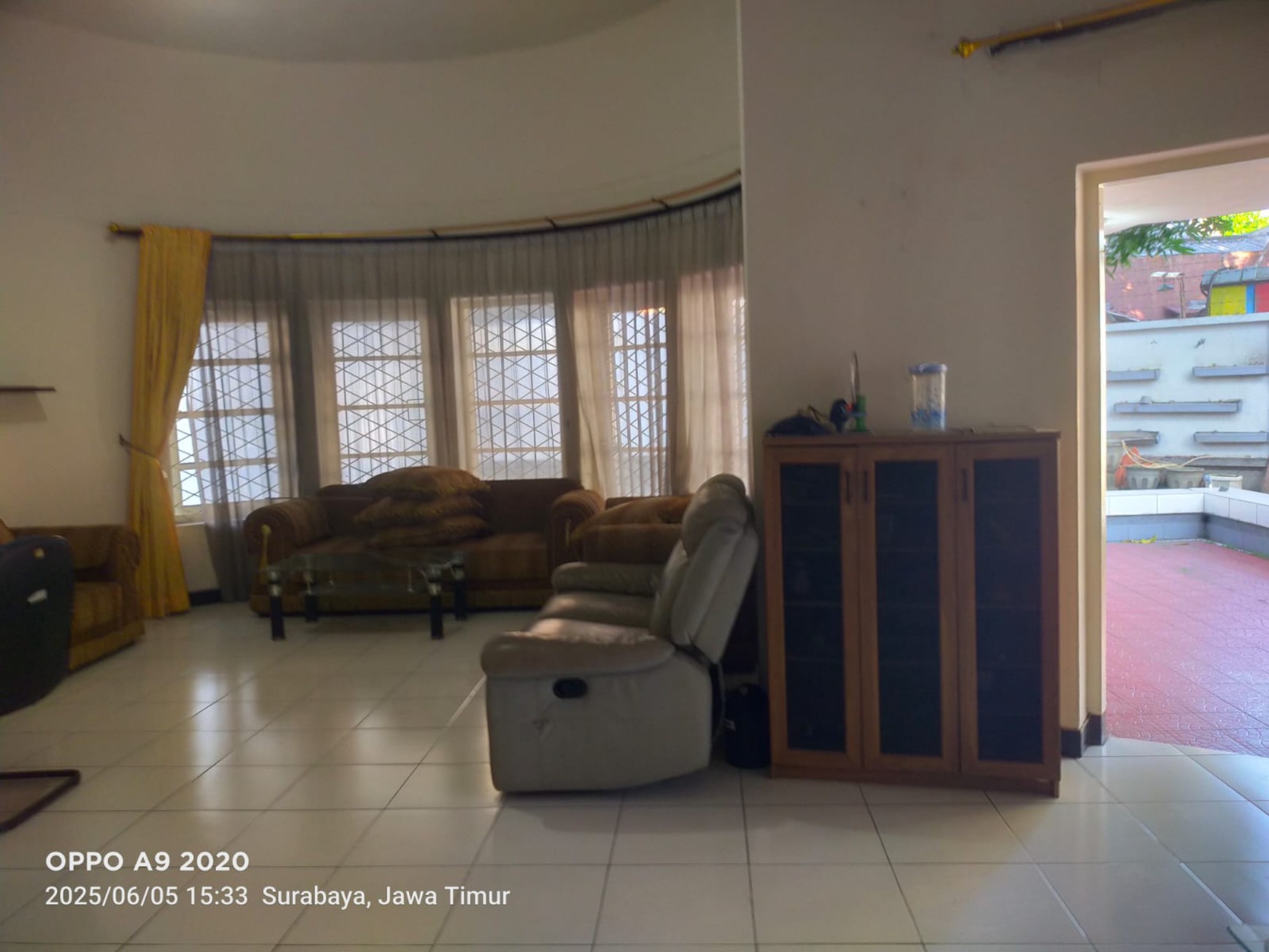 Disewakan Rumah Komersial bergaya kolonial Jl. Kartini Pusat kota Surabaya