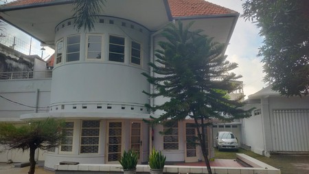 Disewakan Rumah Komersial bergaya kolonial Jl. Kartini Pusat kota Surabaya
