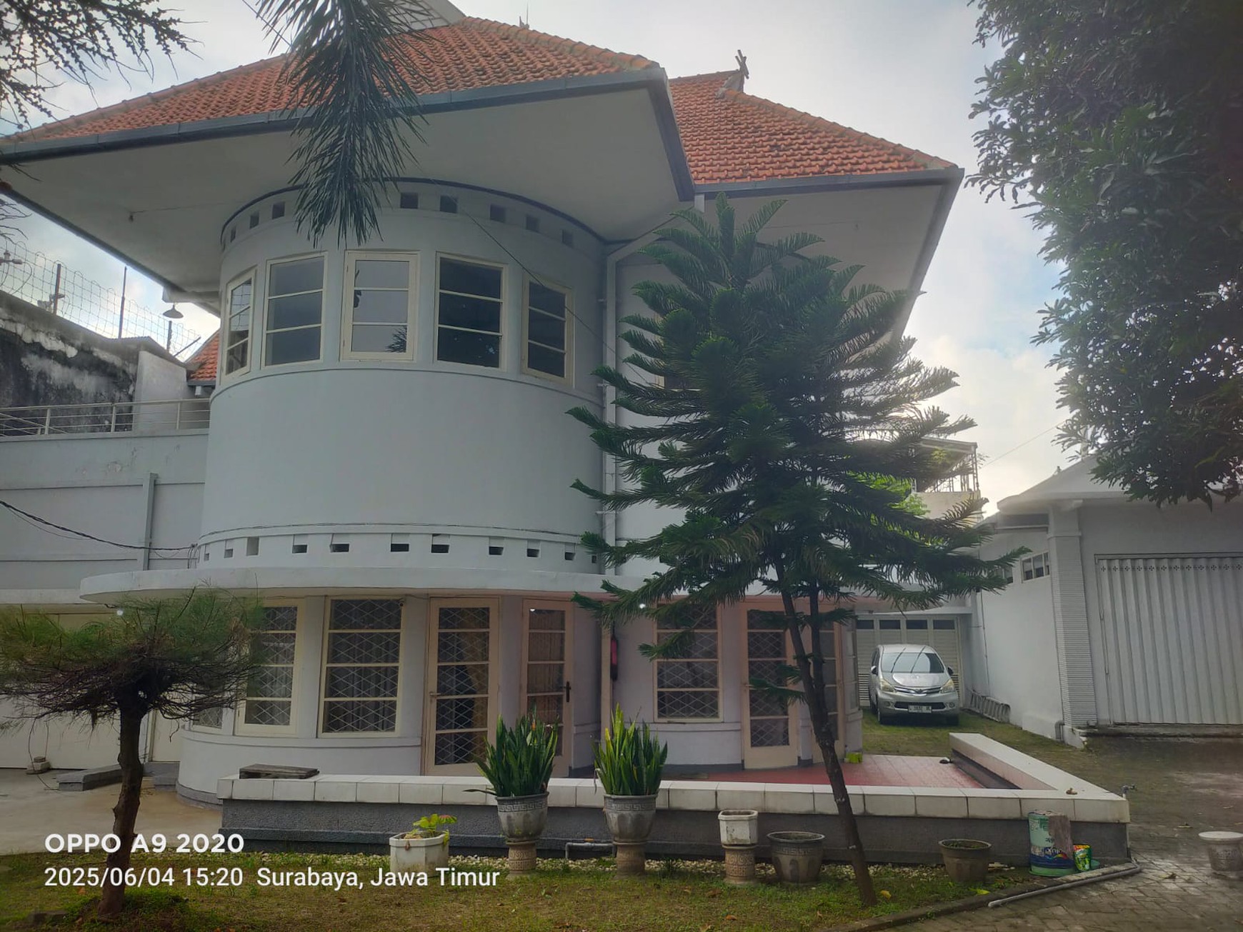 Disewakan Rumah Komersial bergaya kolonial Jl. Kartini Pusat kota Surabaya