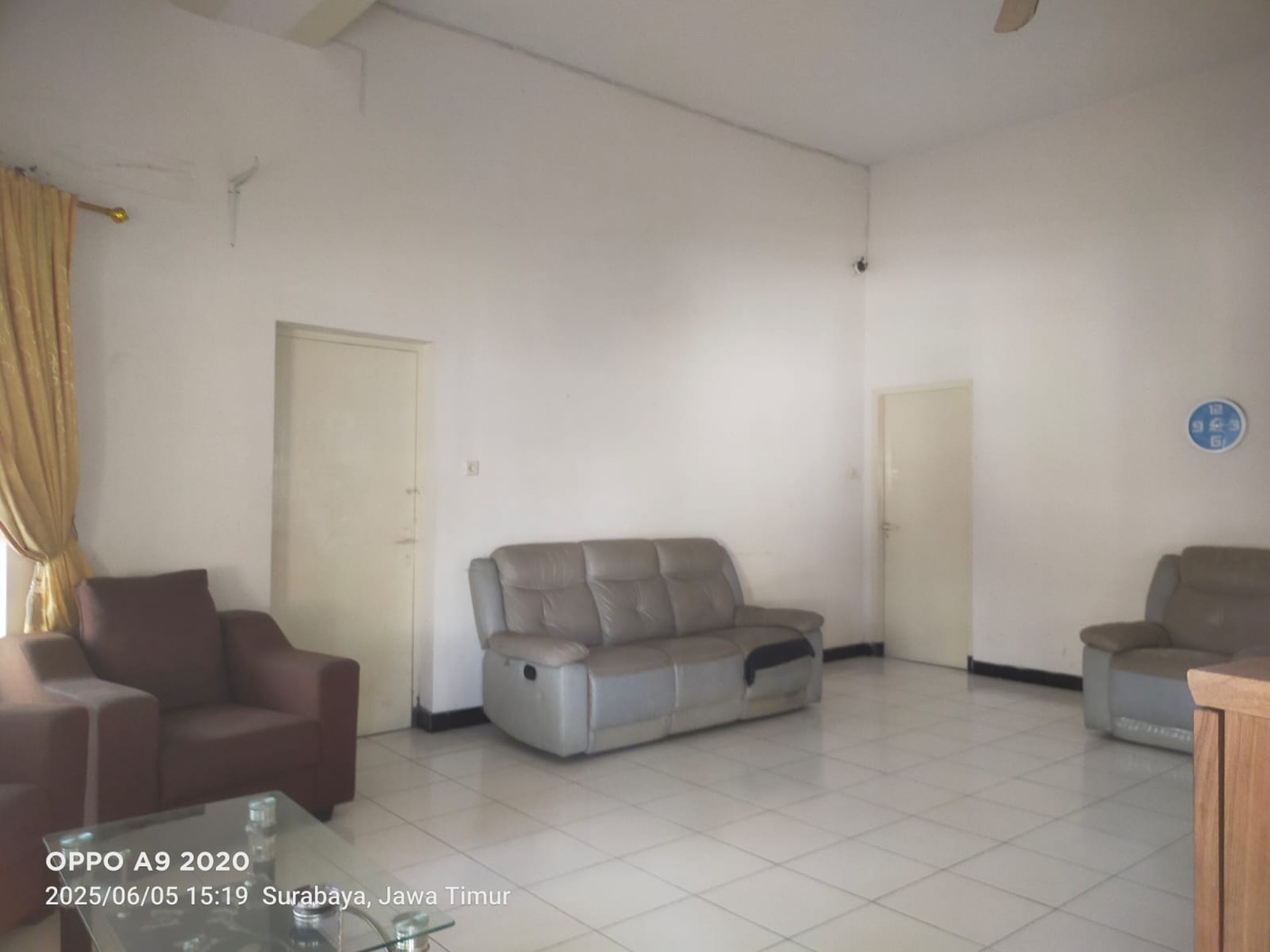 Disewakan Rumah Komersial bergaya kolonial Jl. Kartini Pusat kota Surabaya