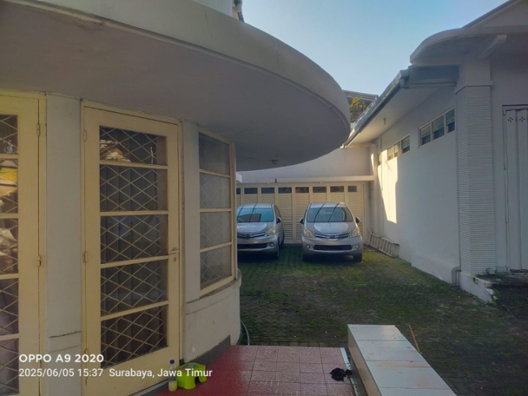Disewakan Rumah Komersial bergaya kolonial Jl. Kartini Pusat kota Surabaya