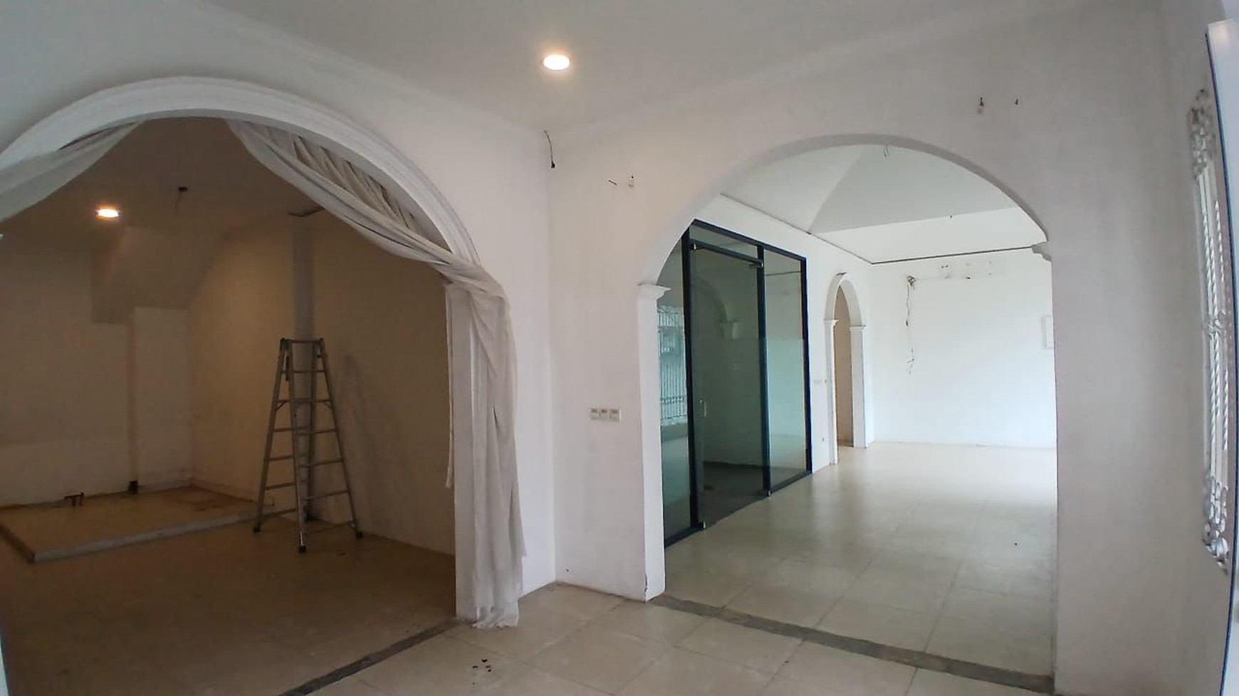 Disewakan Ruko Luas dan Besar Dengan Lokasi Strategis di Gandaria