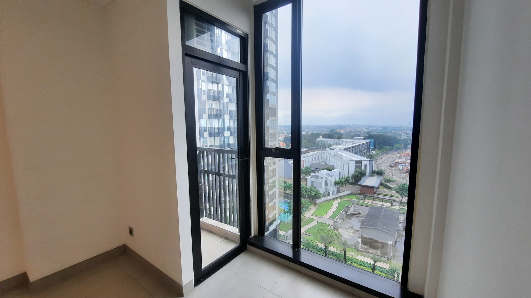 DIJUAL APARTEMEN BARU 1BR, POOL VIEW DI AREA FATMAWATI