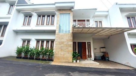 Rumah Dalam Townhouse Fully Furnished di Kebagusan Jakarta Selatan