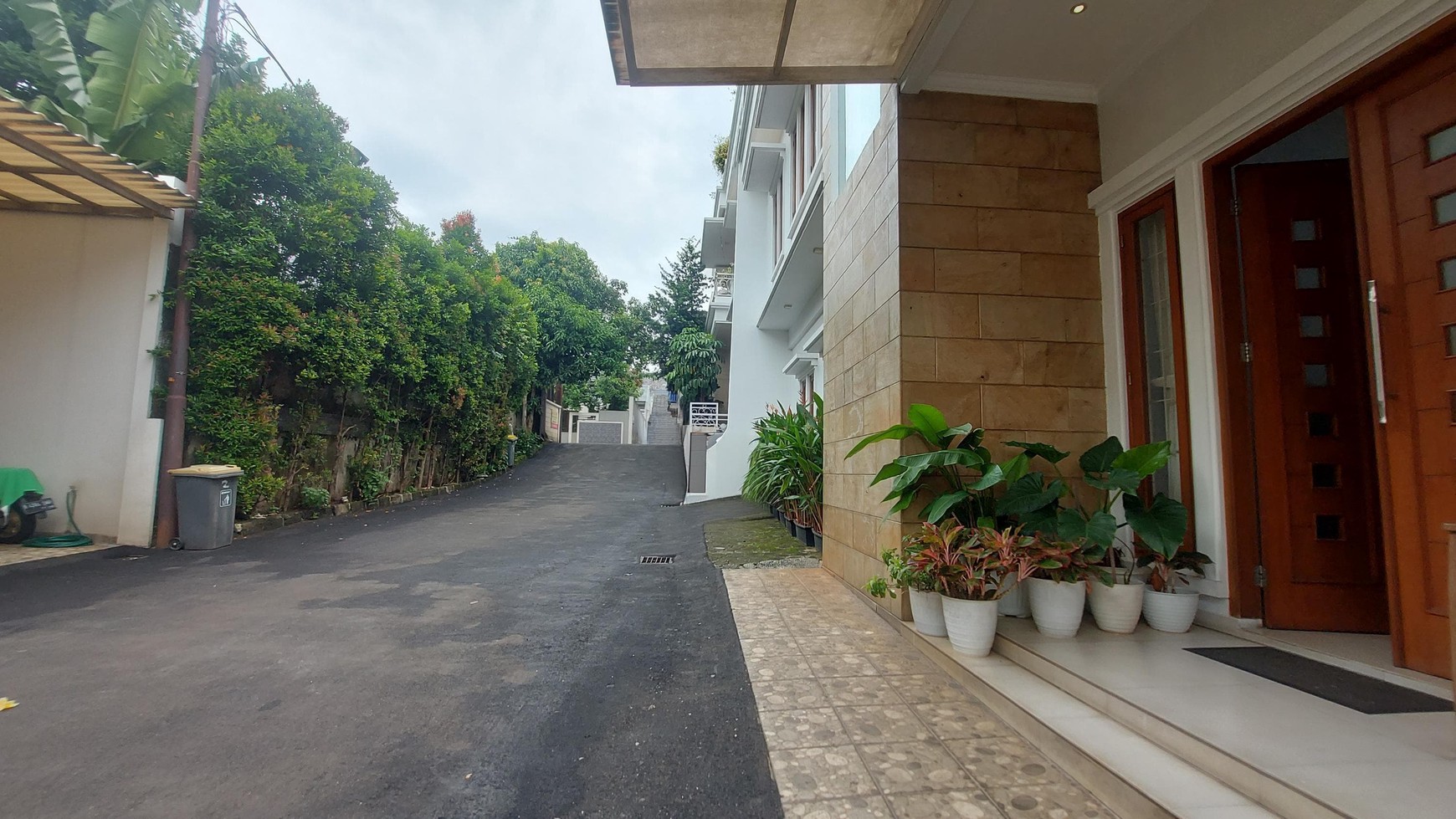 Rumah Dalam Townhouse Fully Furnished di Kebagusan Jakarta Selatan