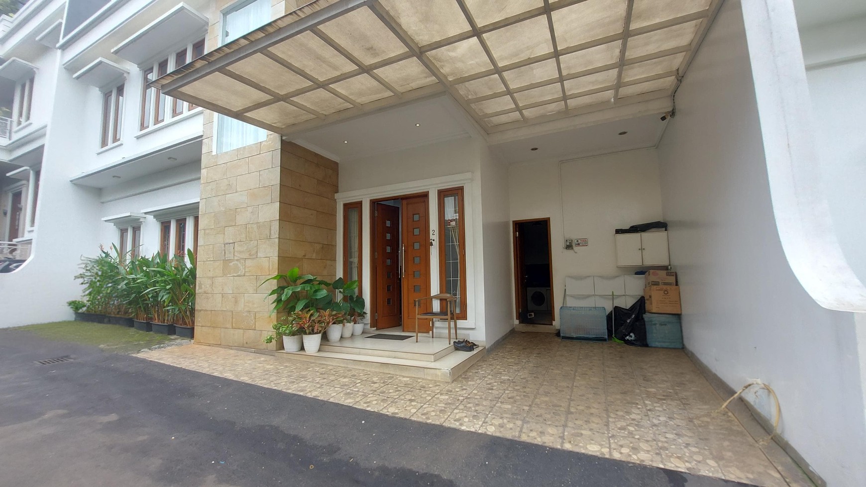 Rumah Dalam Townhouse Fully Furnished di Kebagusan Jakarta Selatan