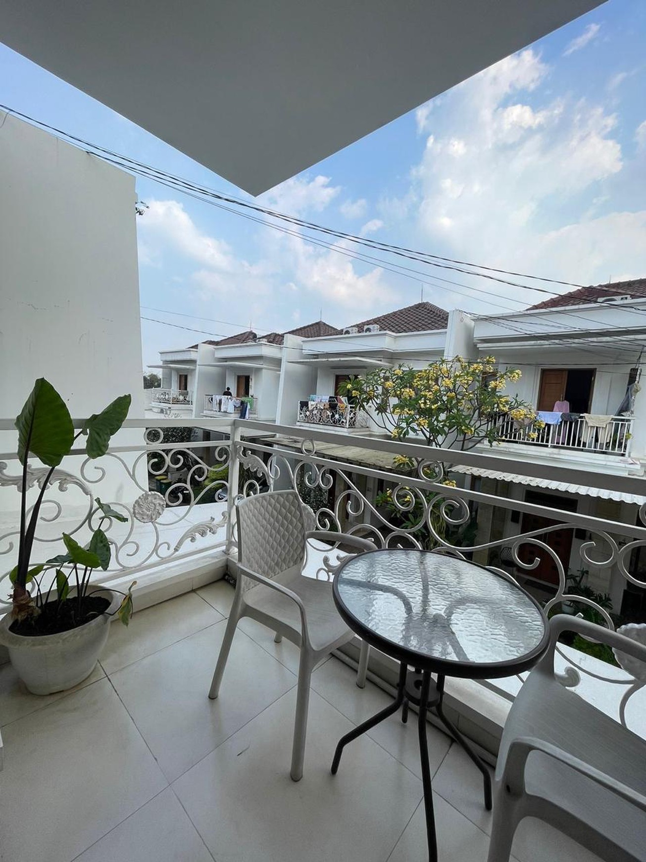 Rumah Dalam Townhouse Fully Furnished di Kebagusan Jakarta Selatan