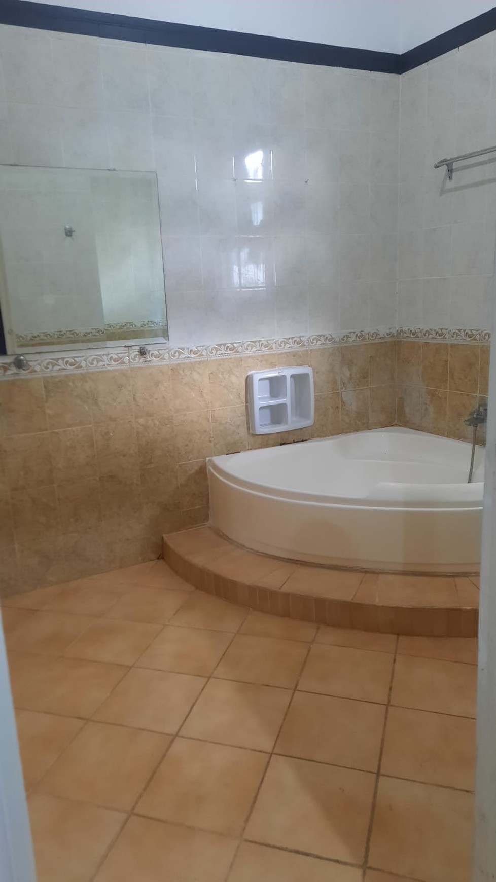 DISEWA RUMAH TINGGAL 2LT, BARU RENOVASI, DI CINERE