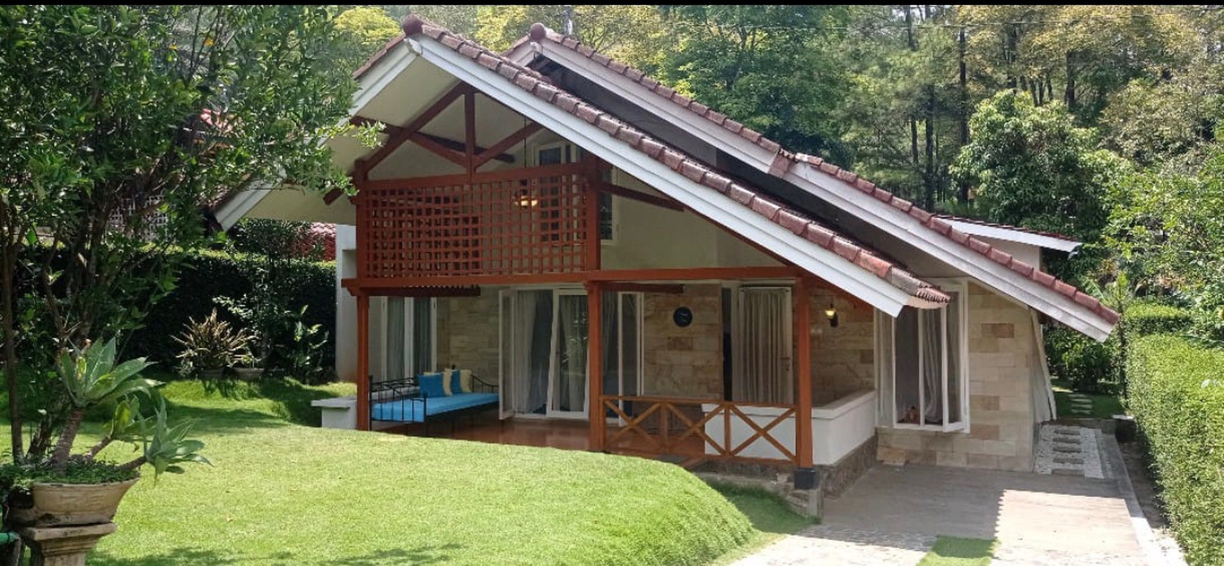1915. Dijual Villa Grand Trawas Mojokerto