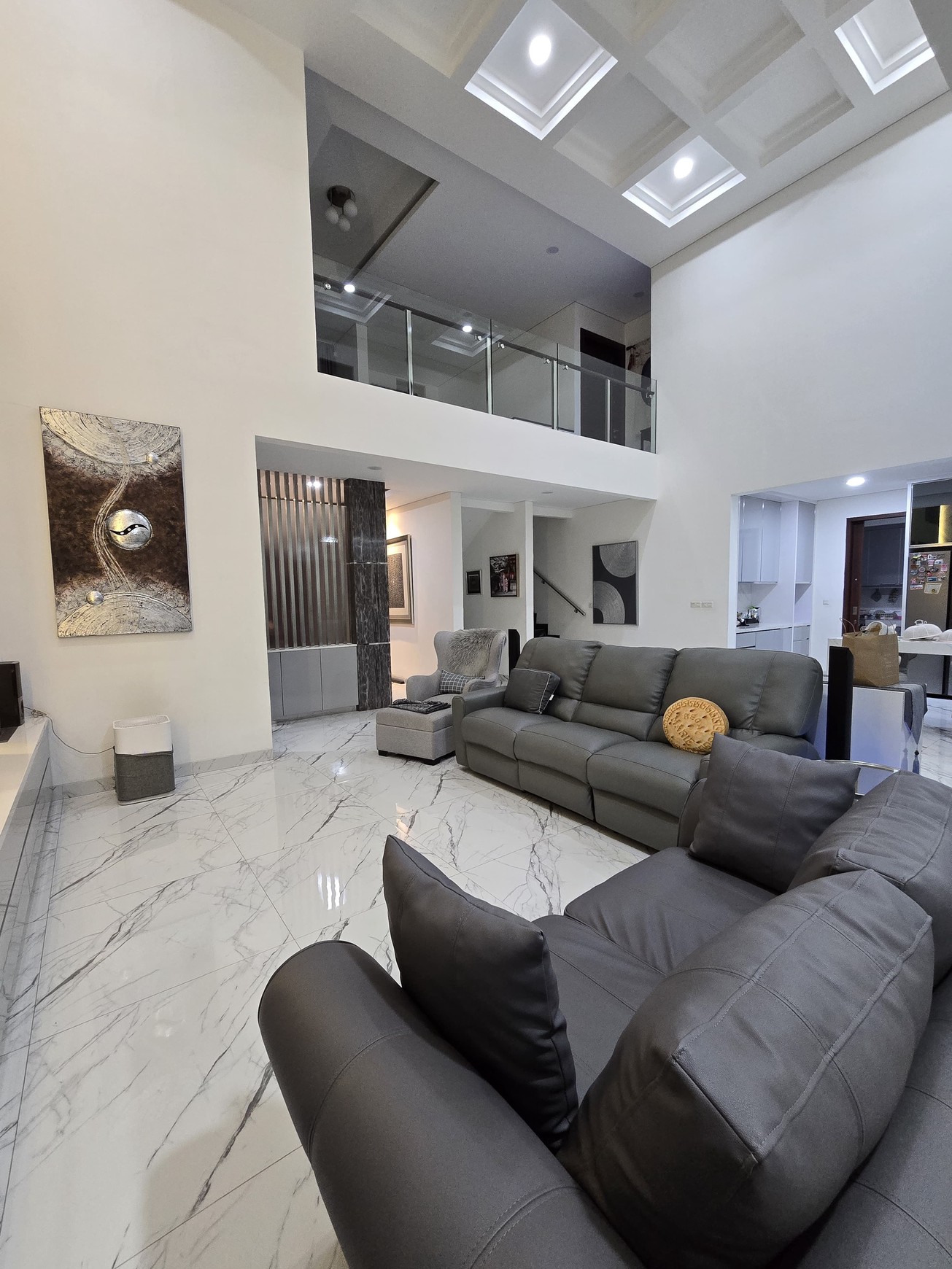 Rumah Mewah furnished dengan Kolam Renang di Puspita Loka BSD