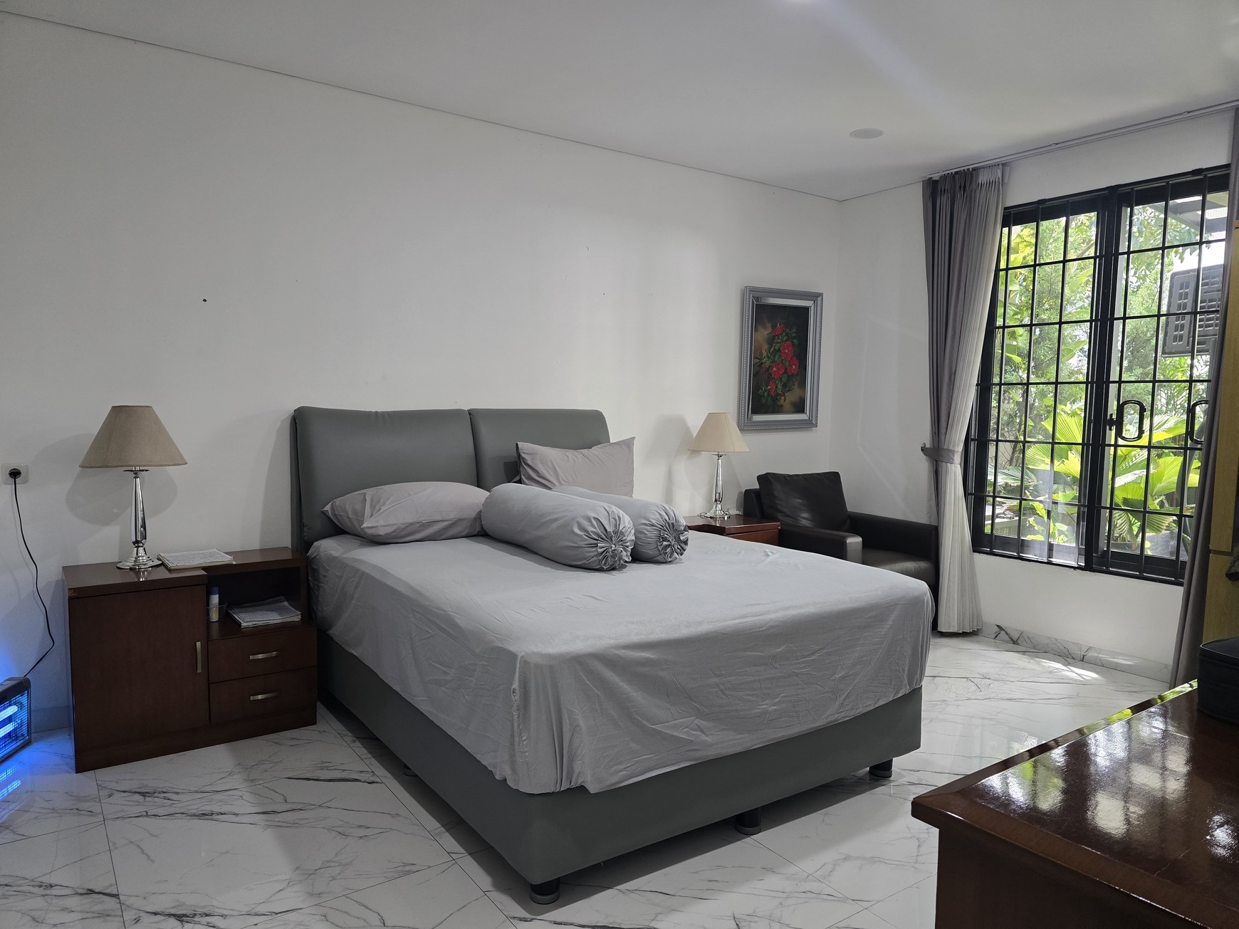 Rumah Mewah furnished dengan Kolam Renang di Puspita Loka BSD
