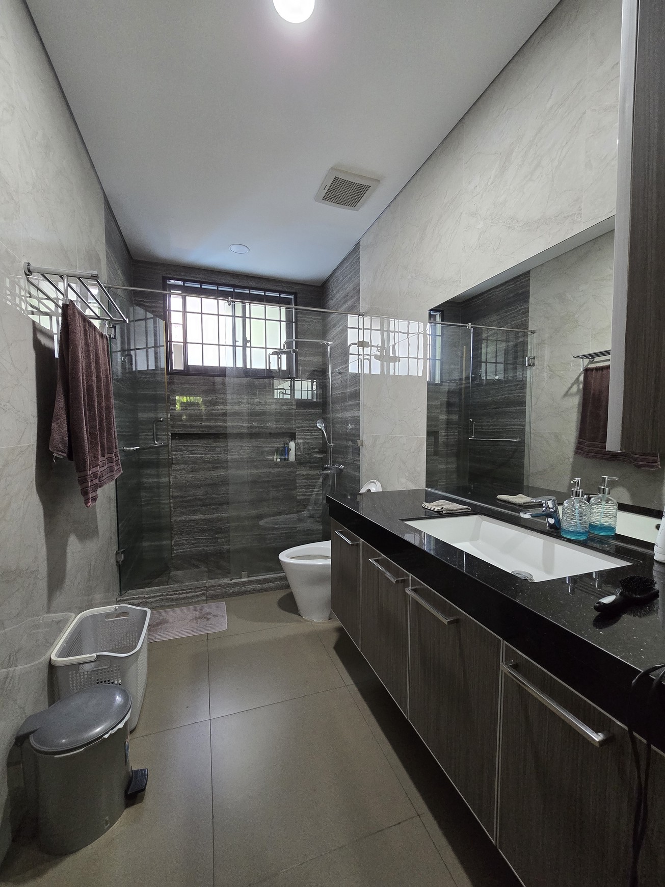 Rumah Mewah furnished dengan Kolam Renang di Puspita Loka BSD
