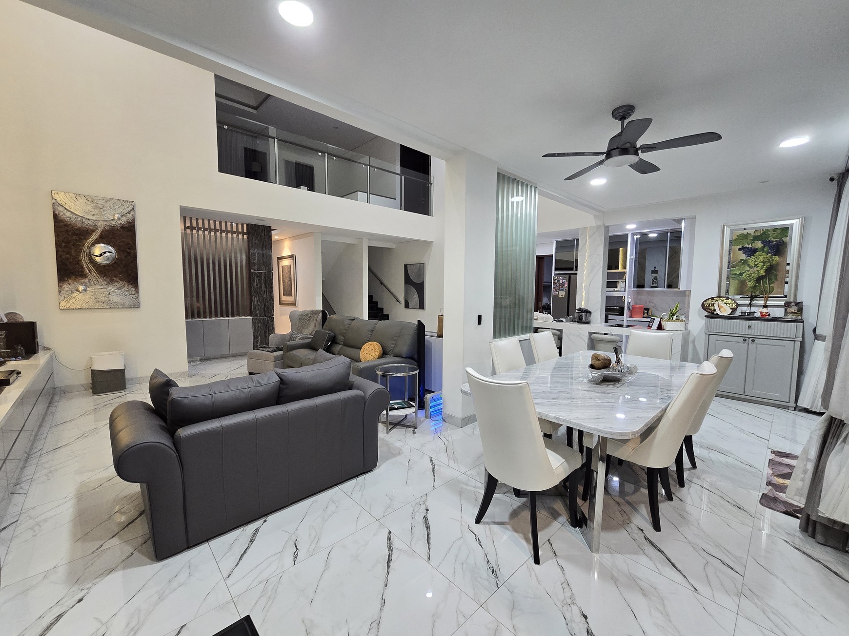 Rumah Mewah furnished dengan Kolam Renang di Puspita Loka BSD
