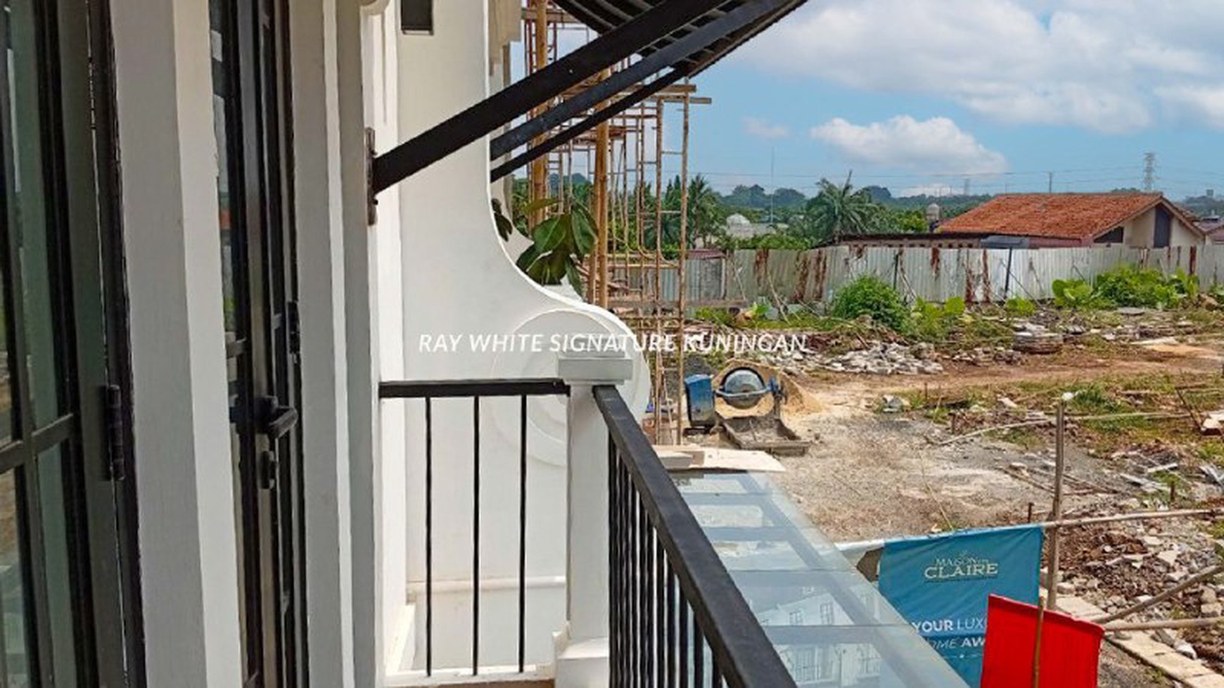 Rumah Cantik 3 Tingkat di dalam Townhouse Ciputat