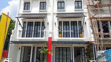 Rumah Cantik 3 Tingkat di dalam Townhouse Ciputat