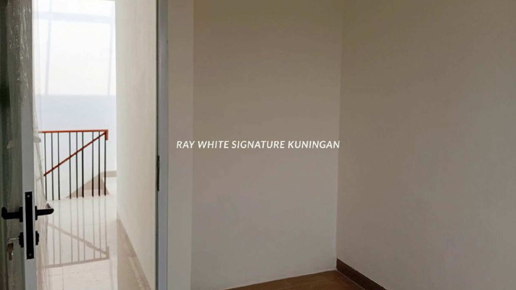 Rumah Cantik 3 Tingkat di dalam Townhouse Ciputat