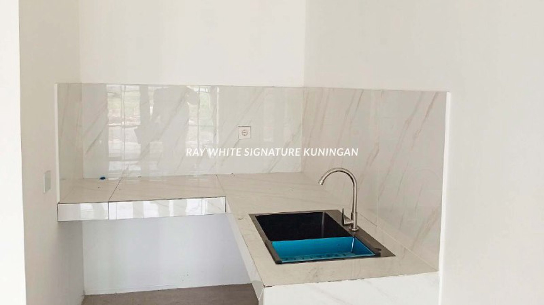 Rumah Cantik 3 Tingkat di dalam Townhouse Ciputat